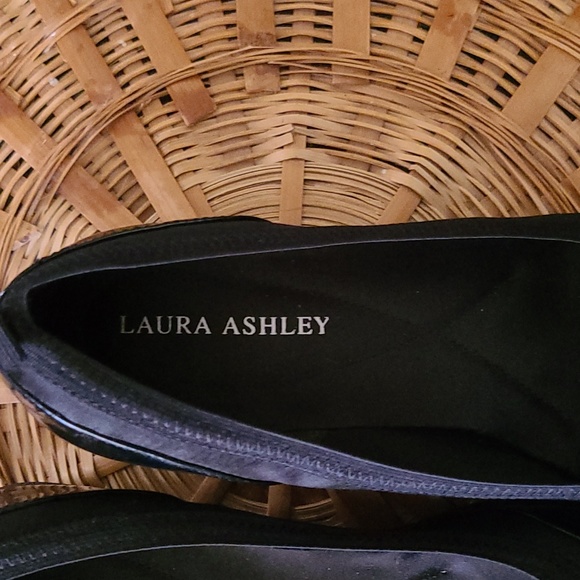 Laura Ashley black dress shoes - Picture 2 of 4
